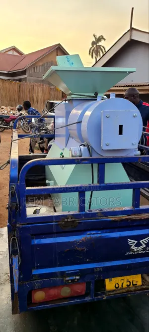 SM: 600e-2. Bar Soap Machine. 600 Bars Per Hour. 240V.