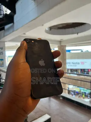 Apple iPhone SE (2020) 64 GB Black