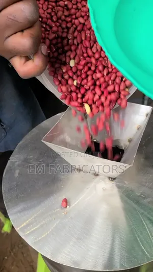 GM: Q1. Quality Gnuts Machine. 7kgs, 5.5Hp Motor Power.