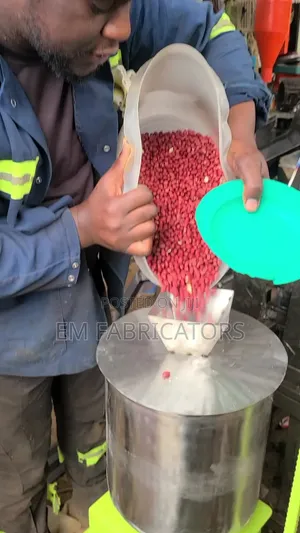 GM: Q1. Quality Gnuts Machine. 7kgs, 5.5Hp Motor Power.