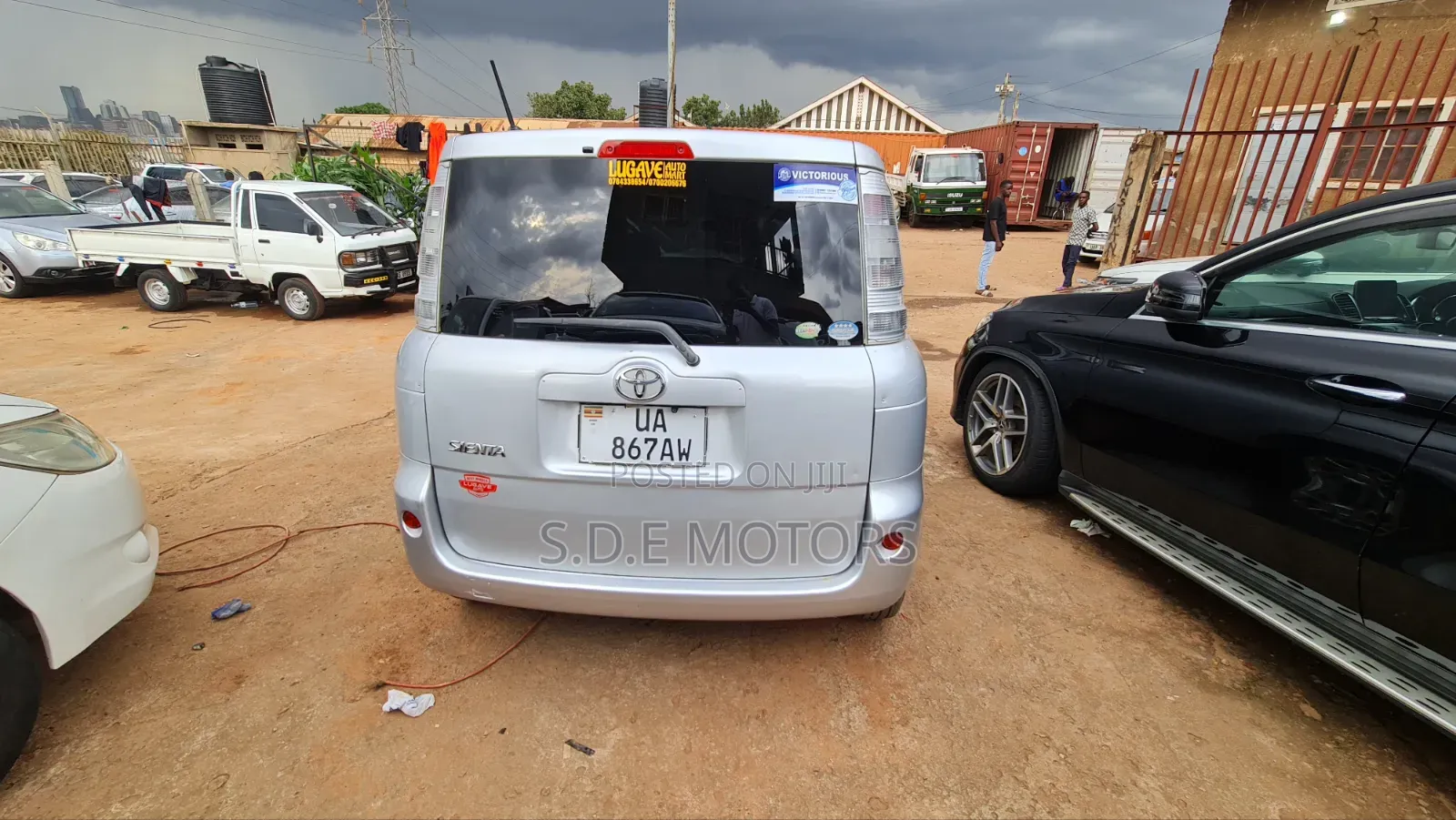 Toyota Sienta 1.5 FWD 2011 Silver