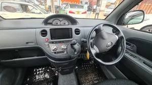 Toyota Sienta 1.5 FWD 2011 Silver