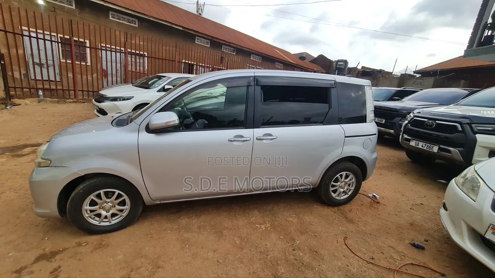 Toyota Sienta 1.5 FWD 2011 Silver
