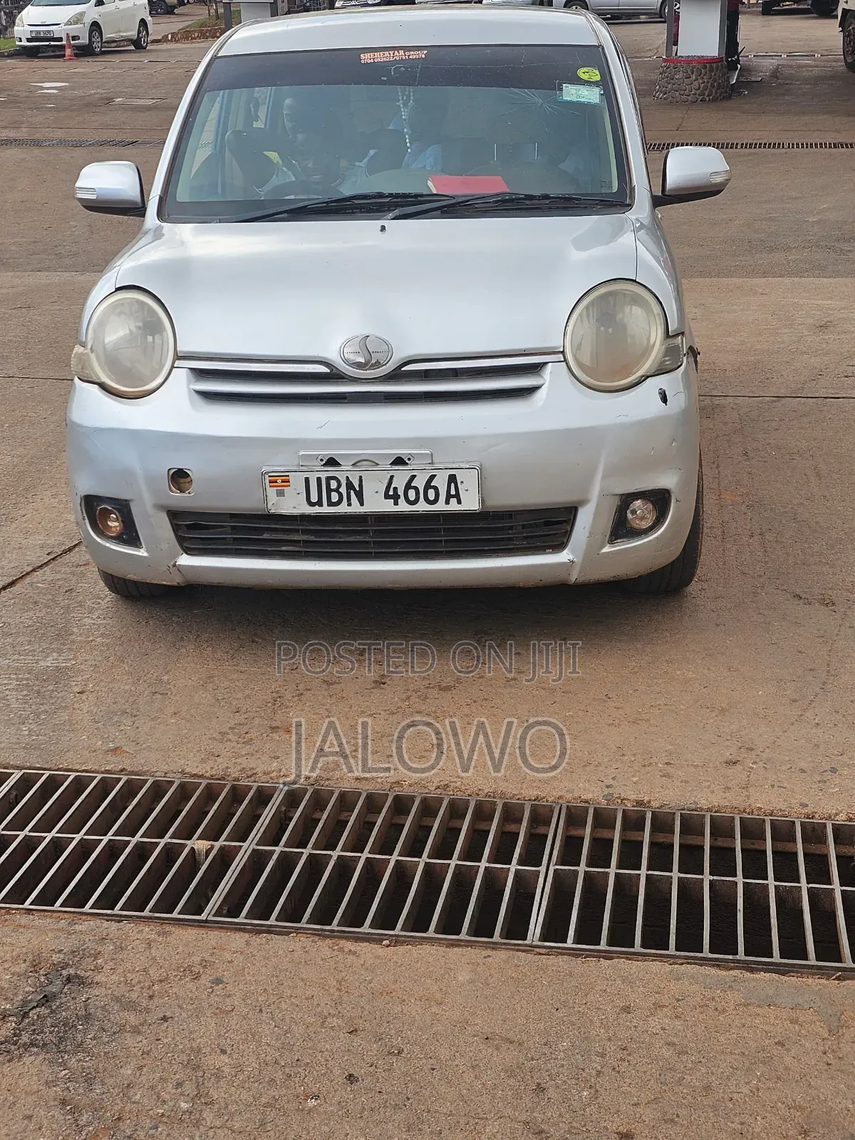 Toyota Sienta 2009 Gray