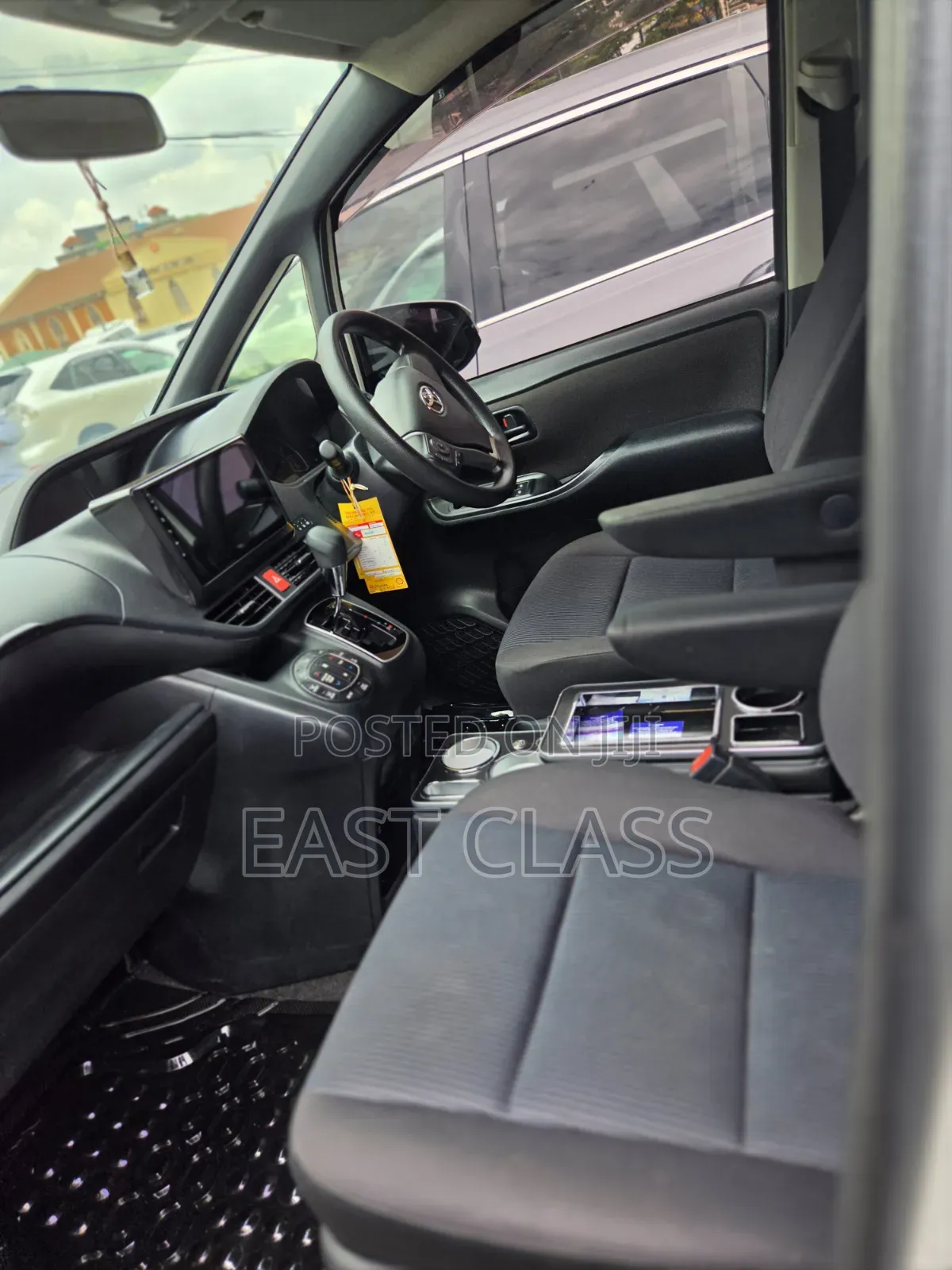 Toyota Noah 2.0 FWD (8 Seater) 2018 White
