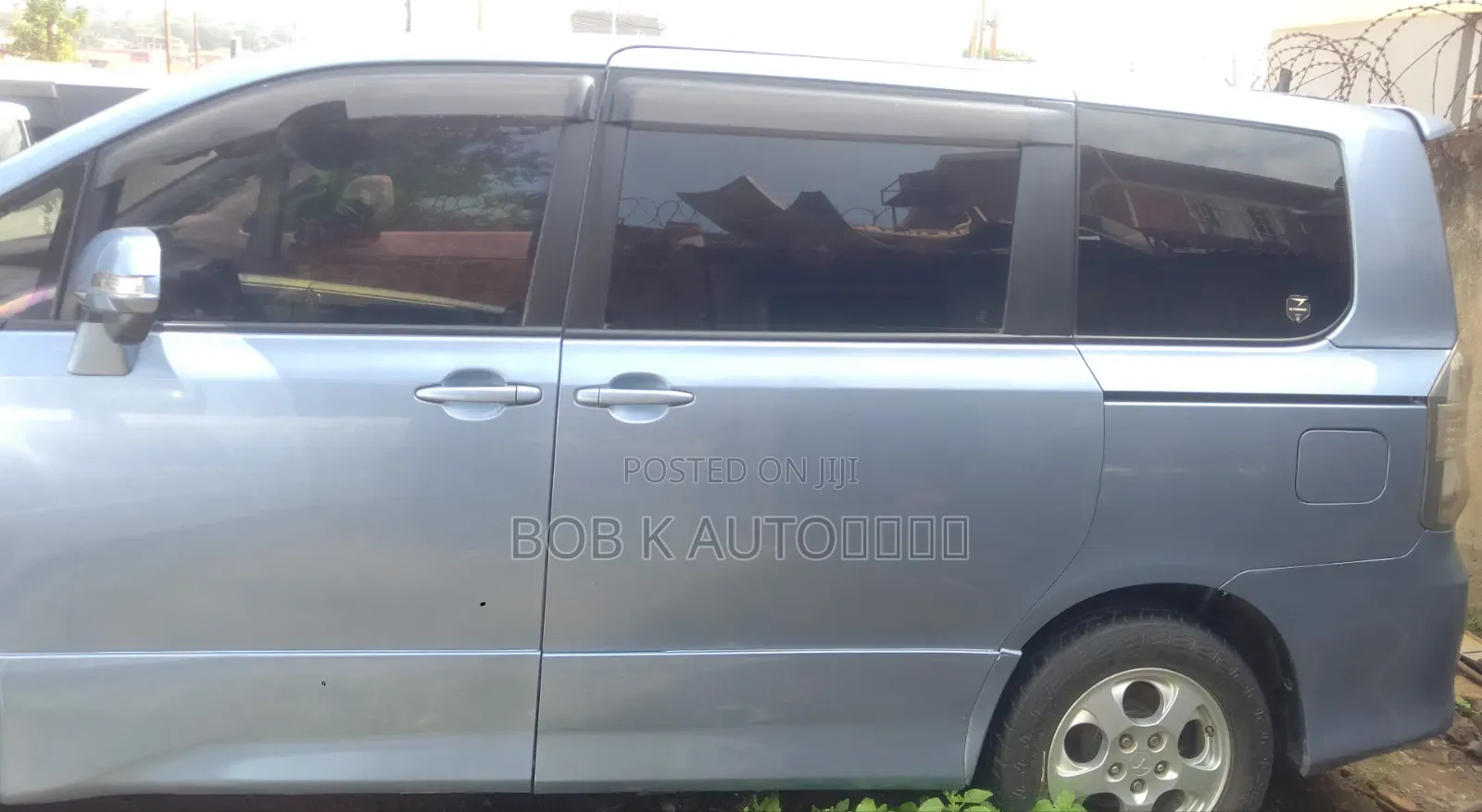 Toyota Voxy 2011 Silver