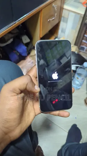 Apple iPhone 11 64 GB White