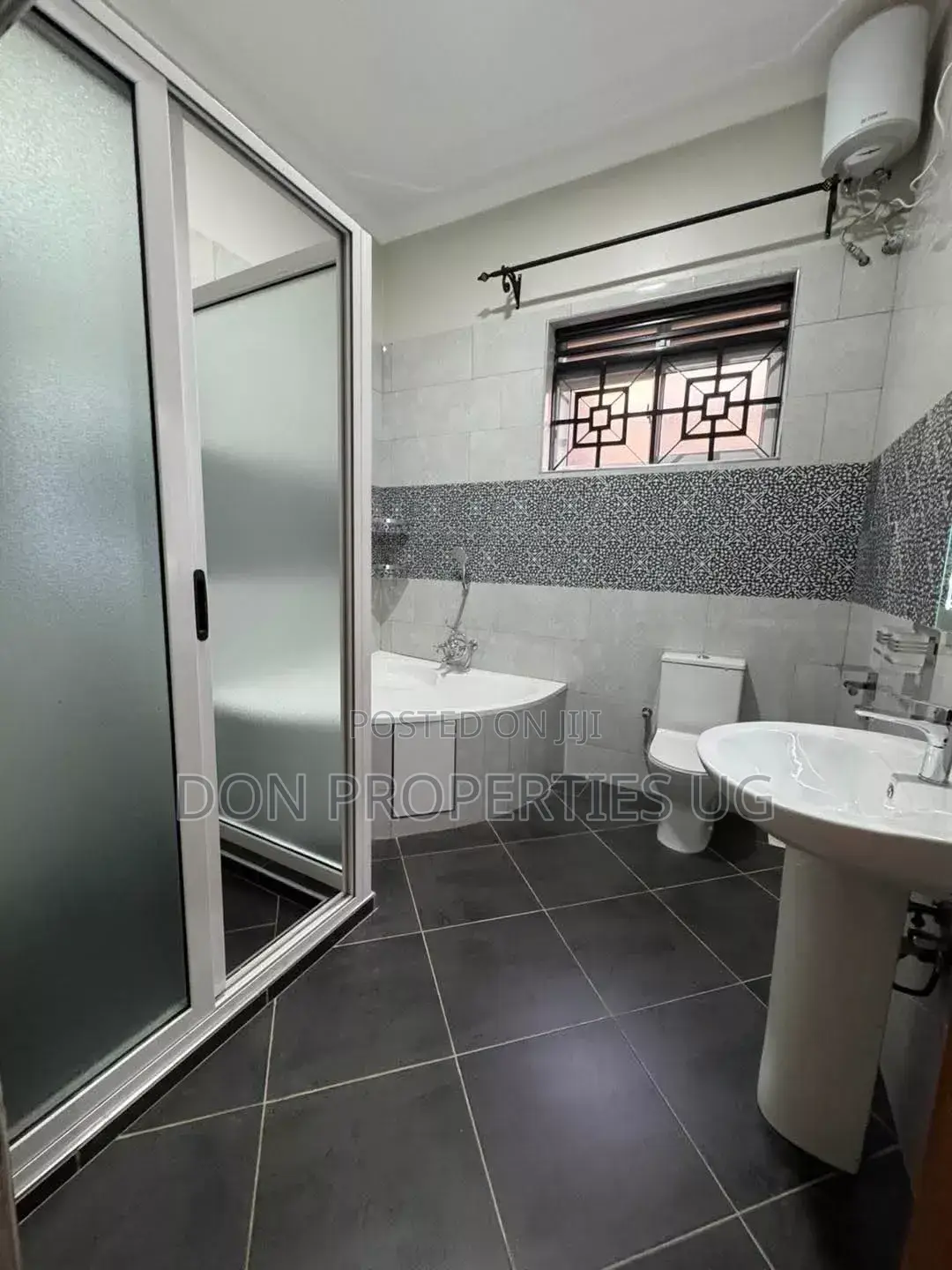 3bdrm Block of Flats in Muyenga Estate, Central Division for rent