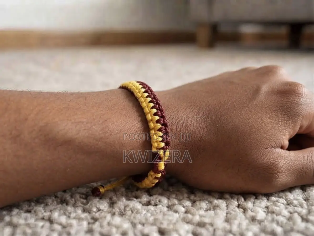 Handmade Paracord Bracelet – UGX 3,000