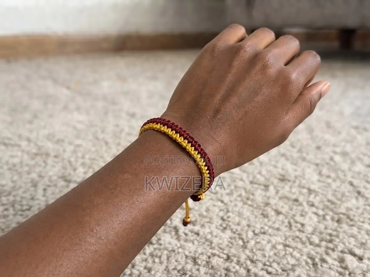 Handmade Paracord Bracelet – UGX 3,000
