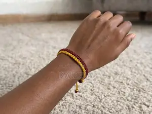 Handmade Paracord Bracelet – UGX 3,000