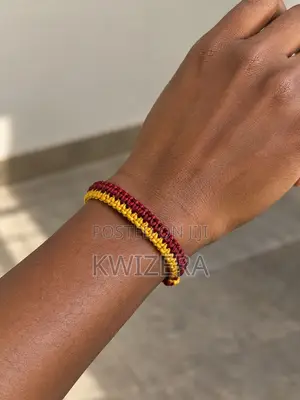 Handmade Paracord Bracelet – UGX 3,000