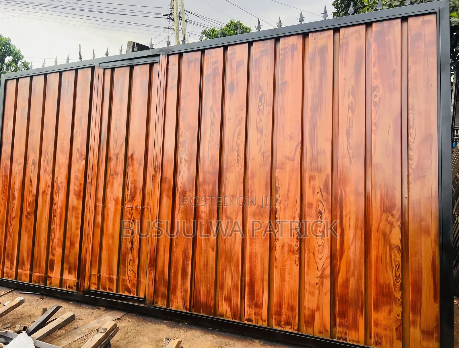 Fourteen Sliding Gate