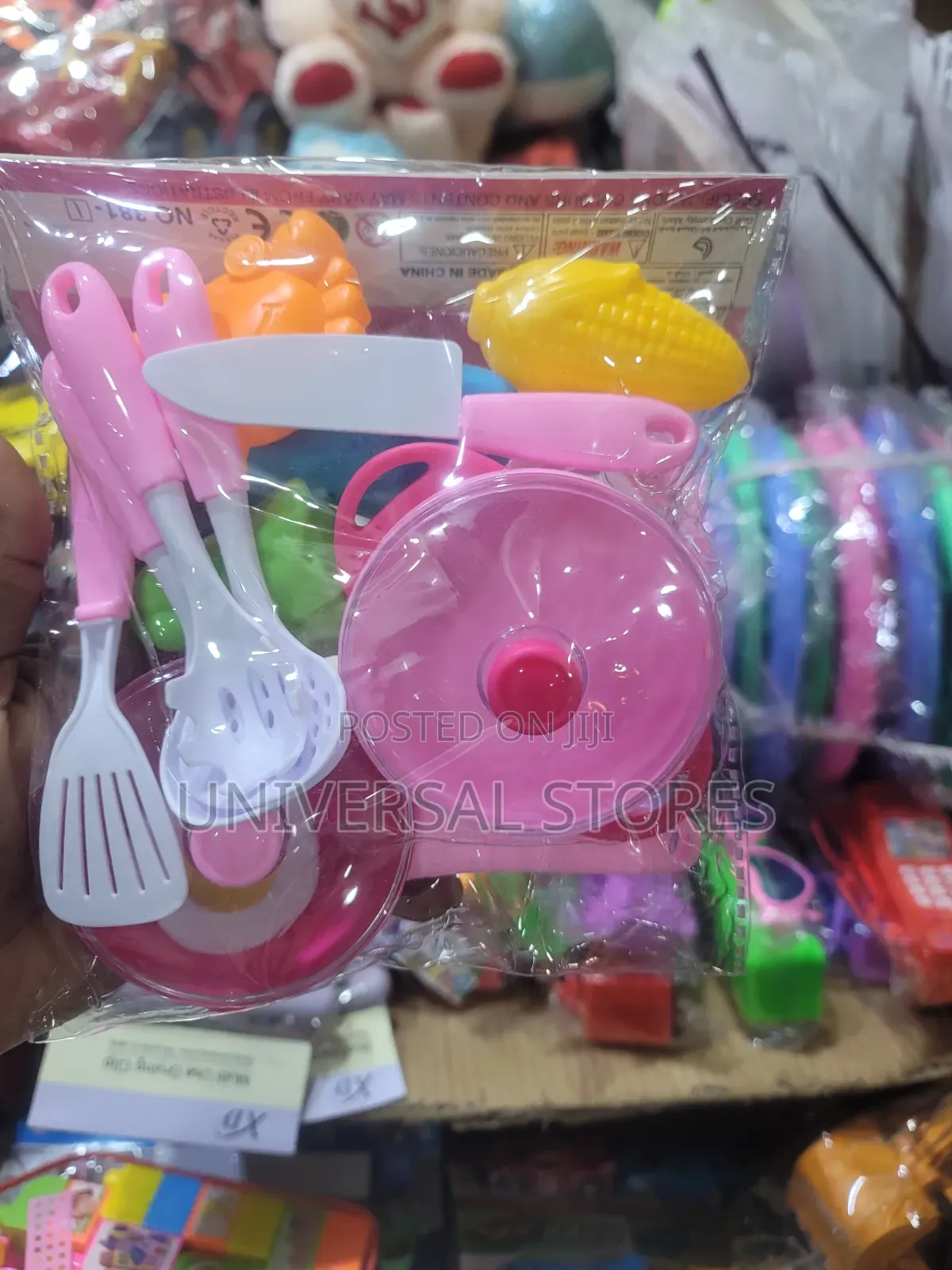 Children's Plastic Kitchen Play Set Featuring Pink Cookware
