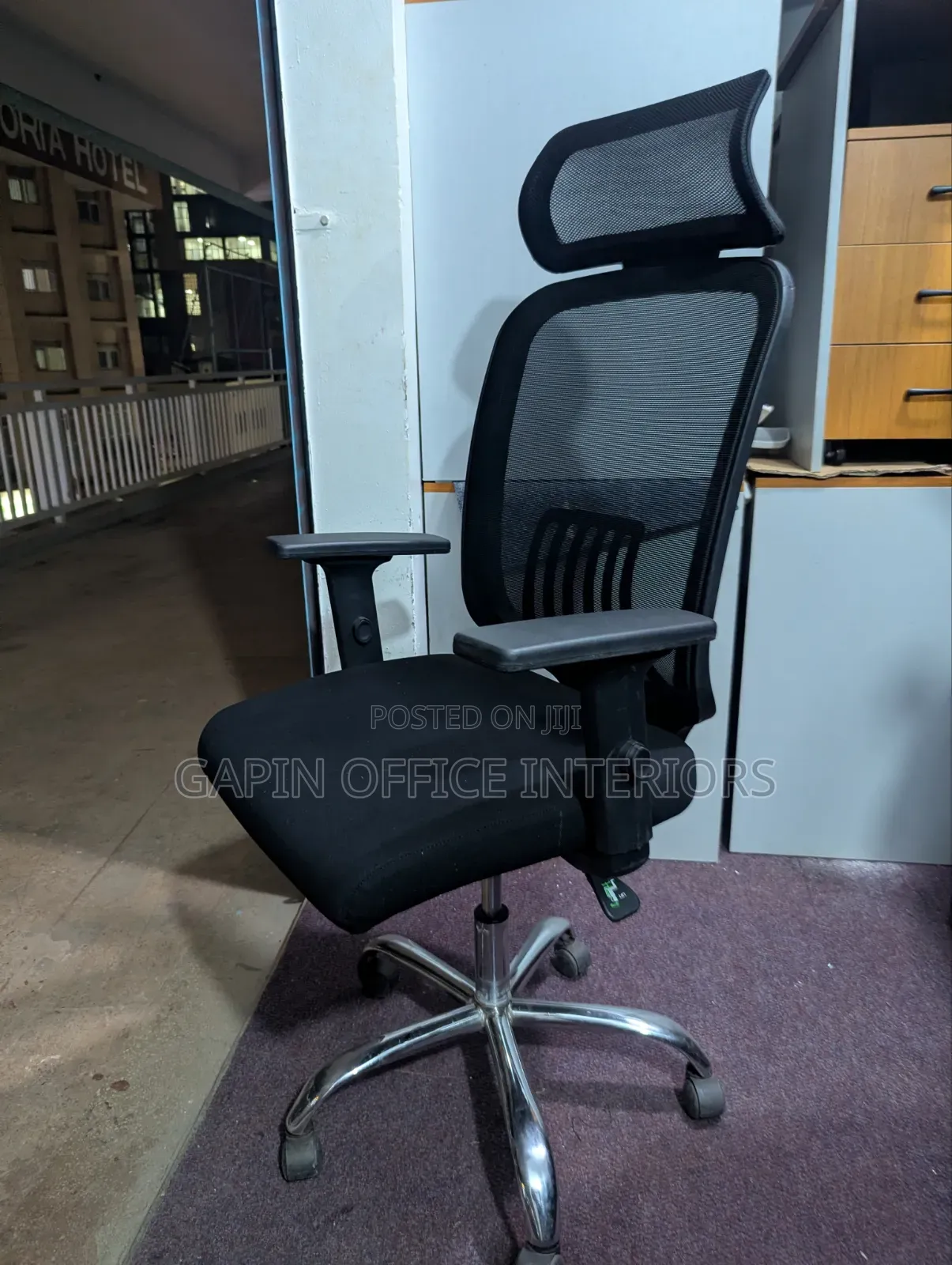 Headrest Office Chair With Adjustable Armrets and Height