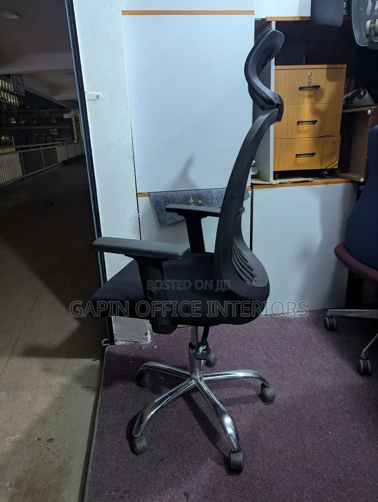 Headrest Office Chair With Adjustable Armrets and Height