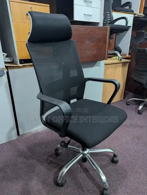 Office Chair// Office Furniture With an Head Support Fixed Armrests