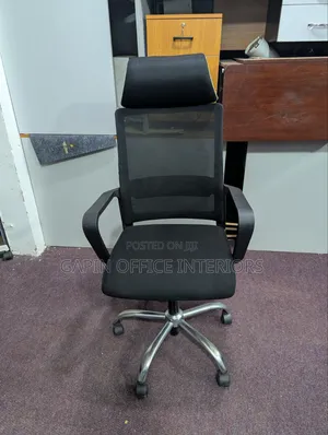 Office Chair// Office Furniture With an Head Support Fixed Armrests