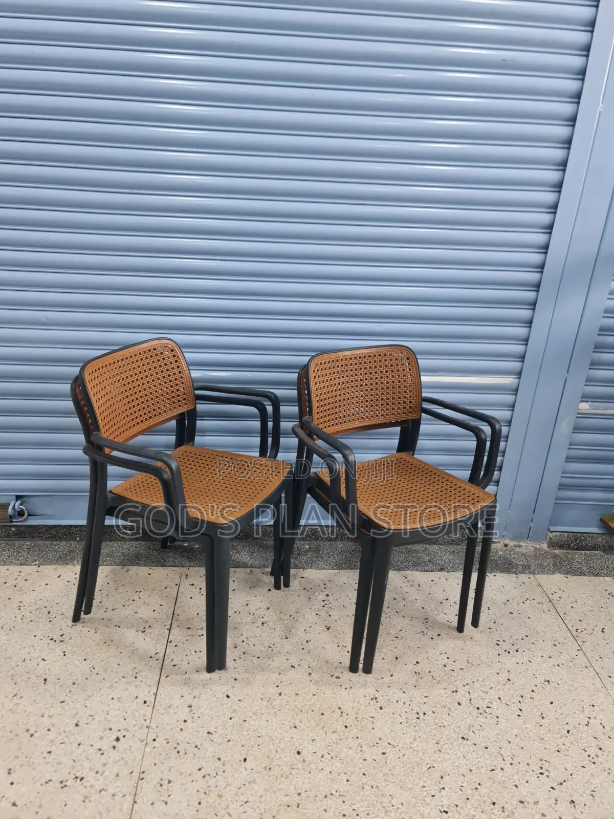 1pcs Black Framed Plastic Chairs Plastic Chairs