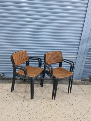 1pcs Black Framed Plastic Chairs Plastic Chairs