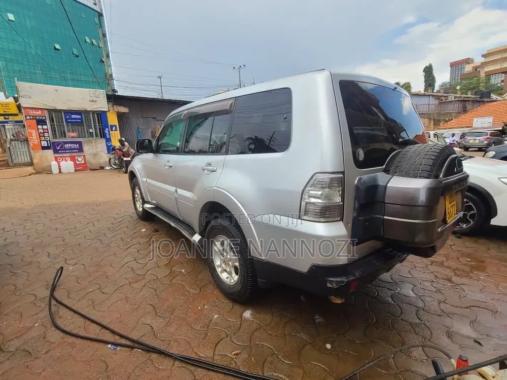 Mitsubishi Pajero 2008 Silver