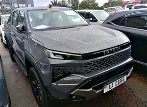 New Toyota Hilux 2026 Gray