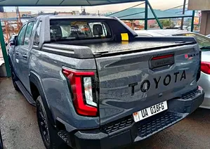 New Toyota Hilux 2026 Gray
