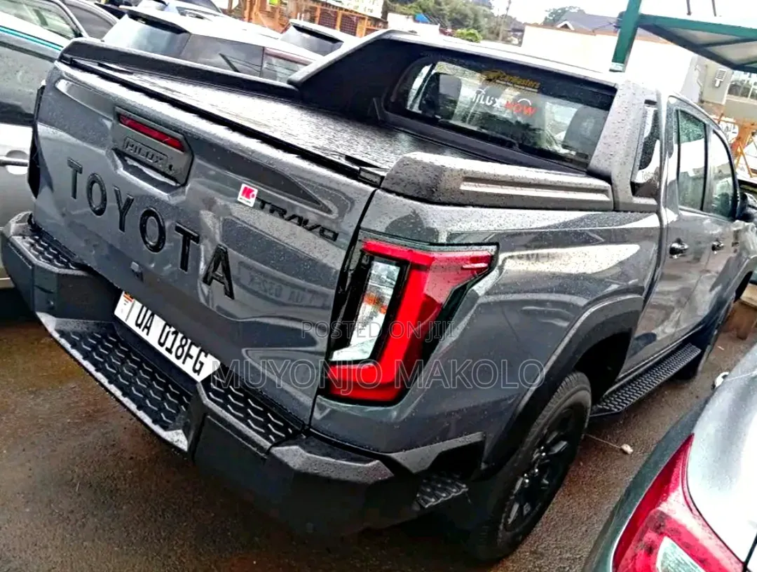 New Toyota Hilux 2026 Gray