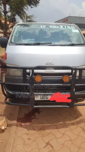 Toyota Grand HiAce 2002 Silver
