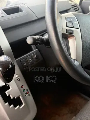 Toyota Noah 2.0 158hp FWD (8 Seater) 2013 Silver