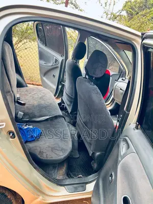 Toyota Vitz 2005 Silver