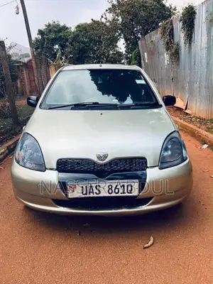Toyota Vitz 2005 Silver