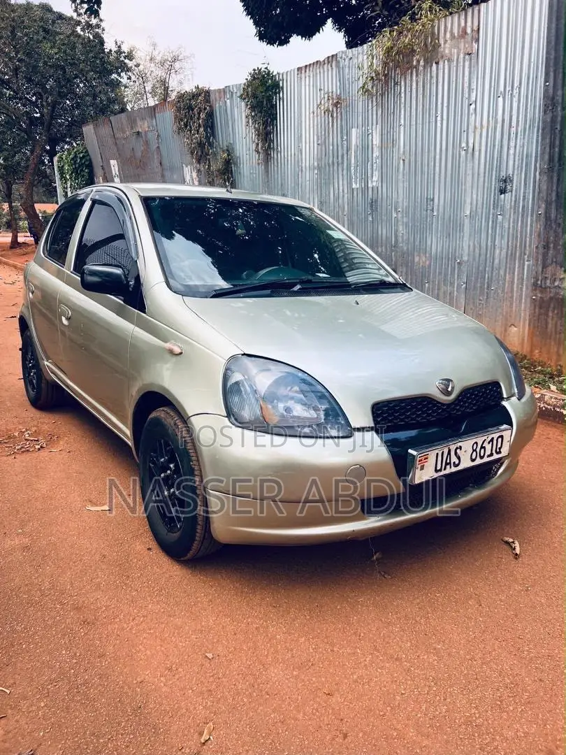 Toyota Vitz 2005 Silver