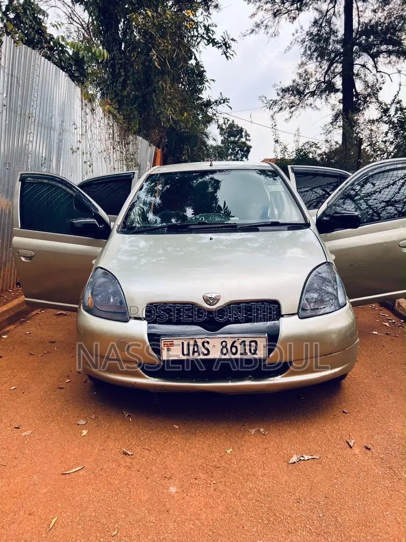 Toyota Vitz 2005 Silver