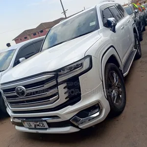 Toyota Land Cruiser LC300 2023 White