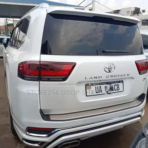 Toyota Land Cruiser LC300 2023 White