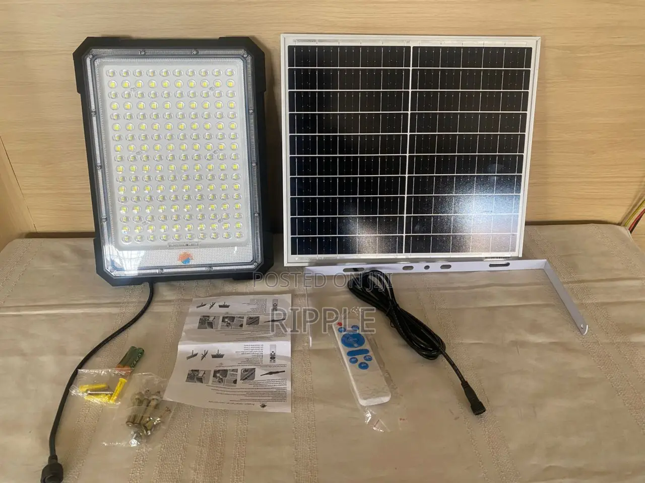400W Solar Flood Light With Lithium Battery | Remote Control