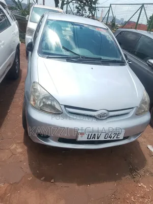 Toyota Platz 2002 Silver