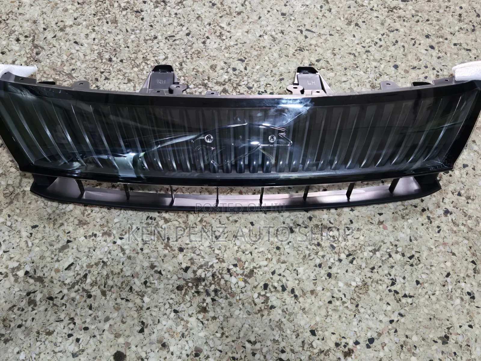 Harrier Hybrid Front Grill ( Brand New)