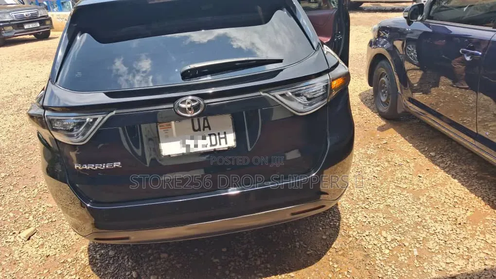Toyota Harrier 2.0 2016 Black