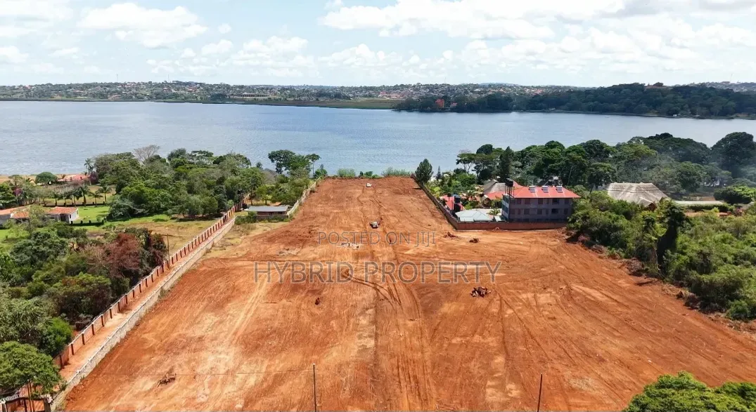 Prime Plots for Sale at Bwerenga~Bugiri Lake Touch Exotic Land Estate.
