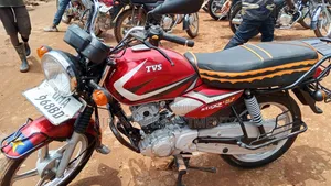 TVS HLX 125 2024 Red