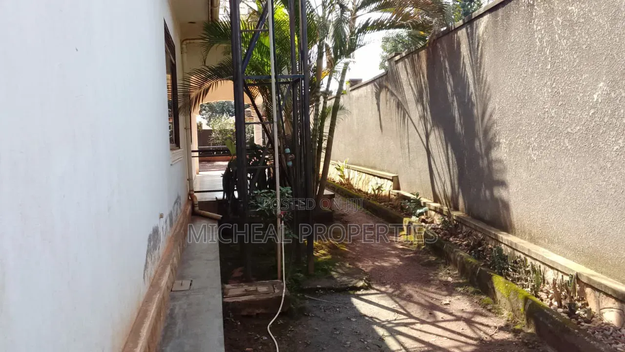 3bdrm House in Mpelerwe Jokorela At, Wakiso / Wakiso for sale