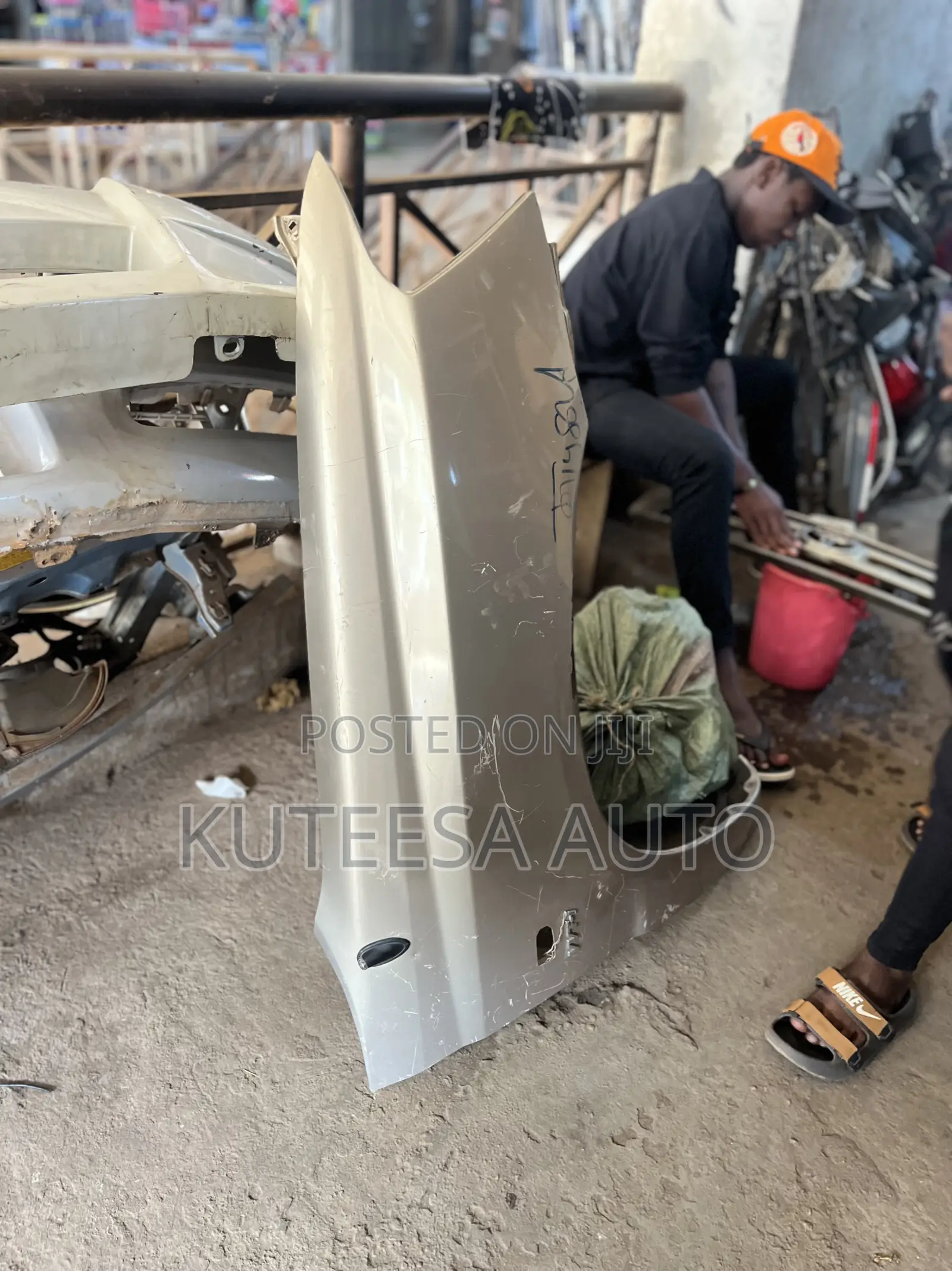 Toyota Klunger 2006 Side Fender
