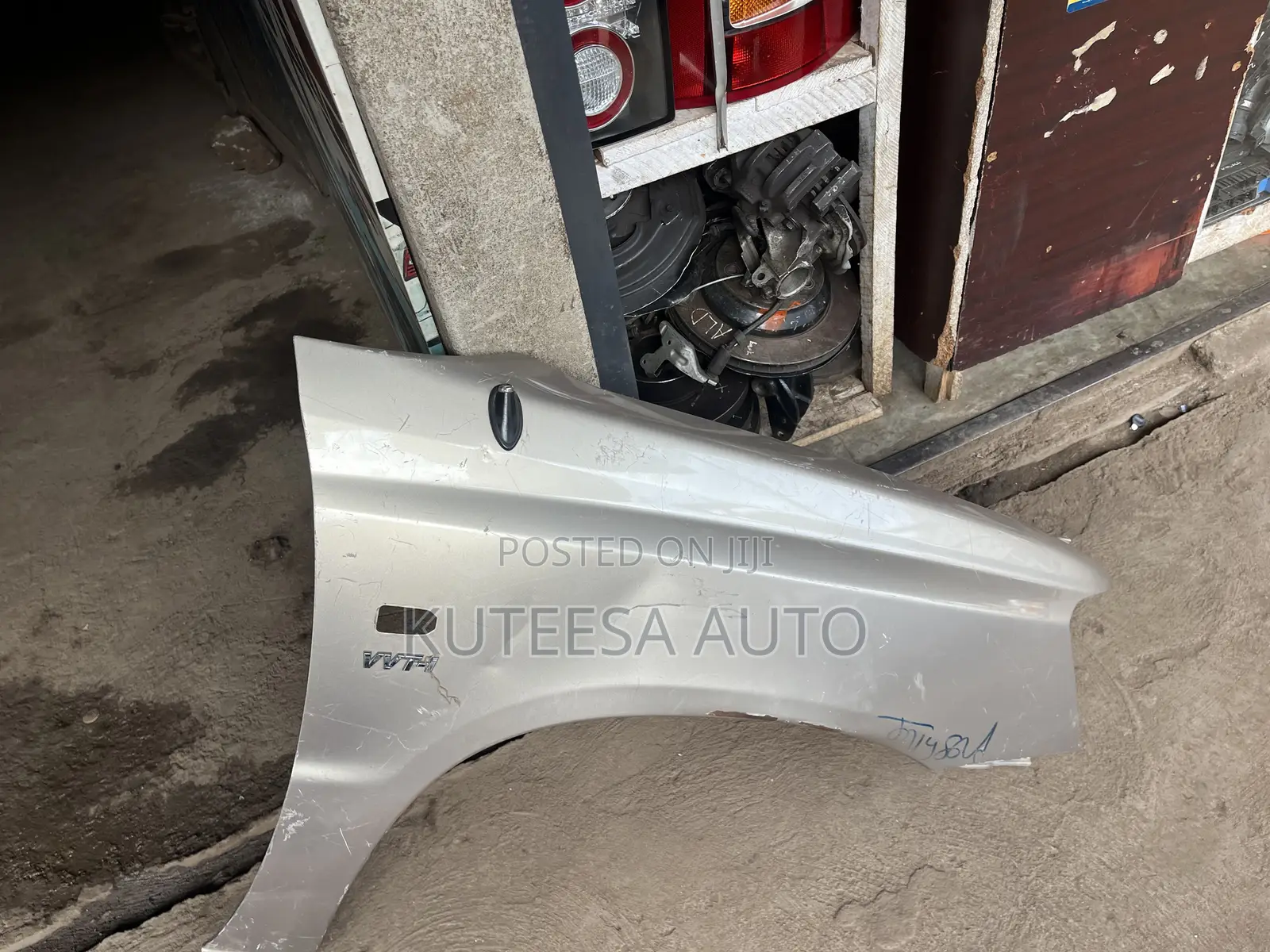 Toyota Klunger 2006 Side Fender