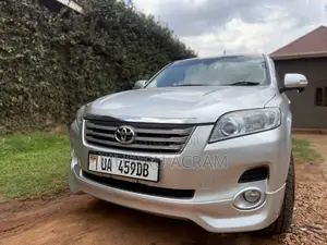 Toyota Vanguard 2010 Silver