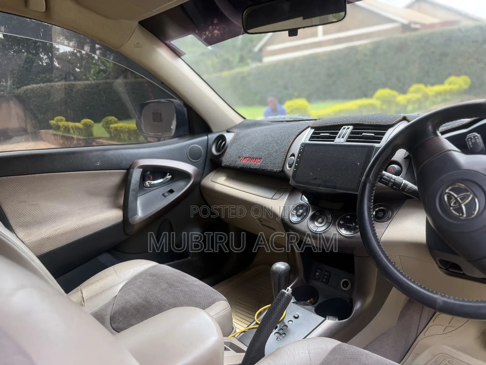 Toyota Vanguard 2010 Silver