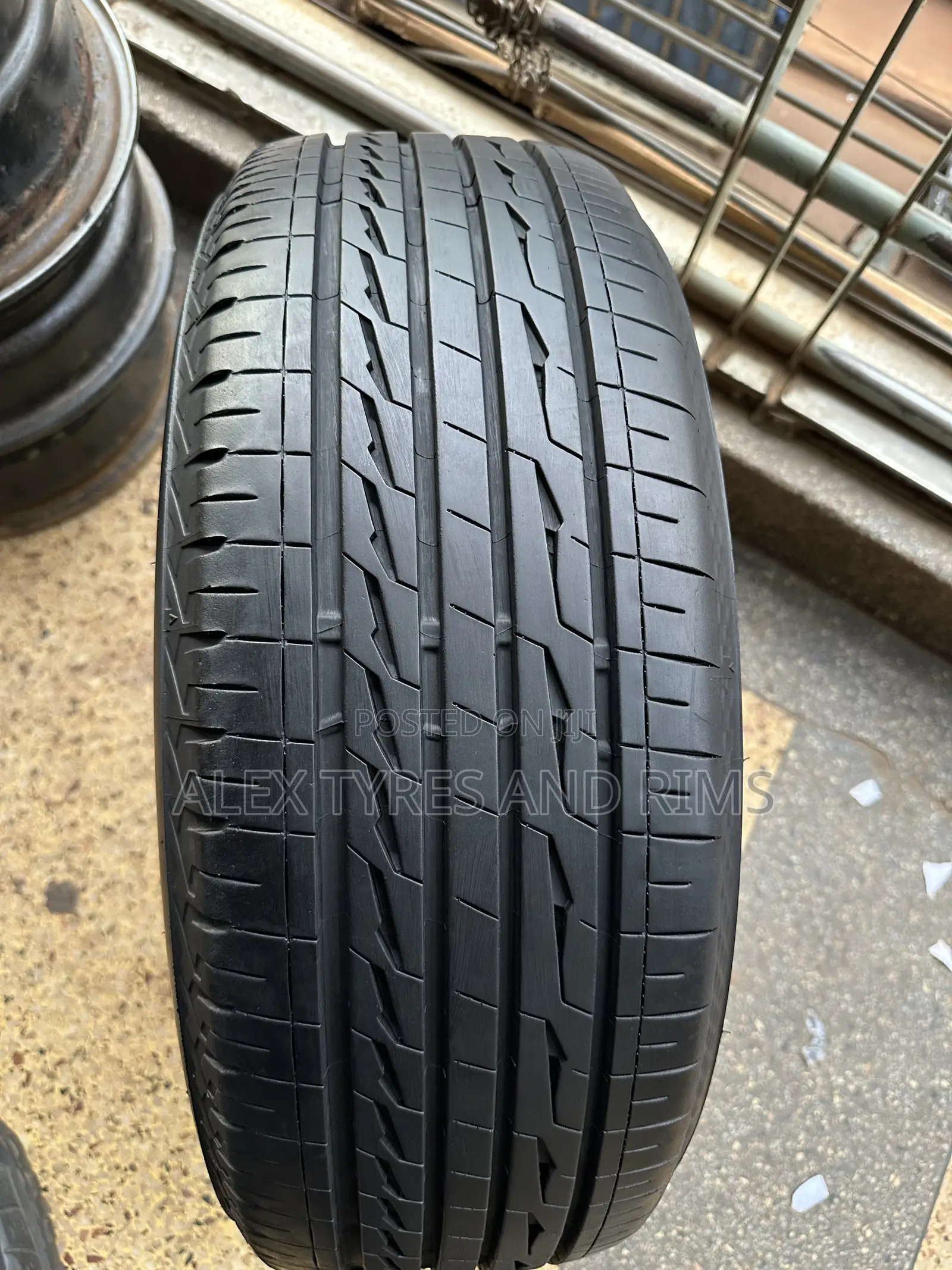 225/60r17 Bridgestone Tyre