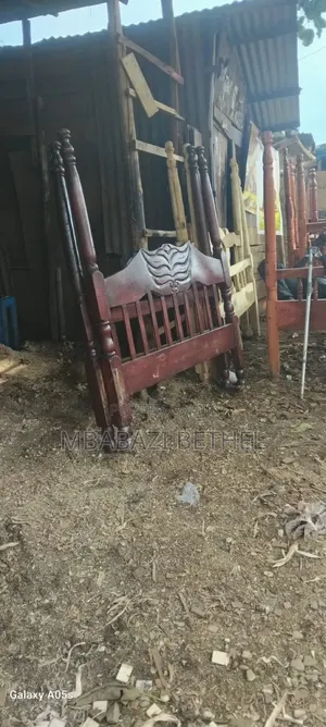 Used 4by6 Wooden Bed in Good Condition Readily Available for Sale