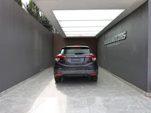 Honda Vezel 1.5 Hybrid 2WD 2015 Black